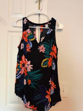 Old Navy Black Floral V-Neck Sleeveless Camisole